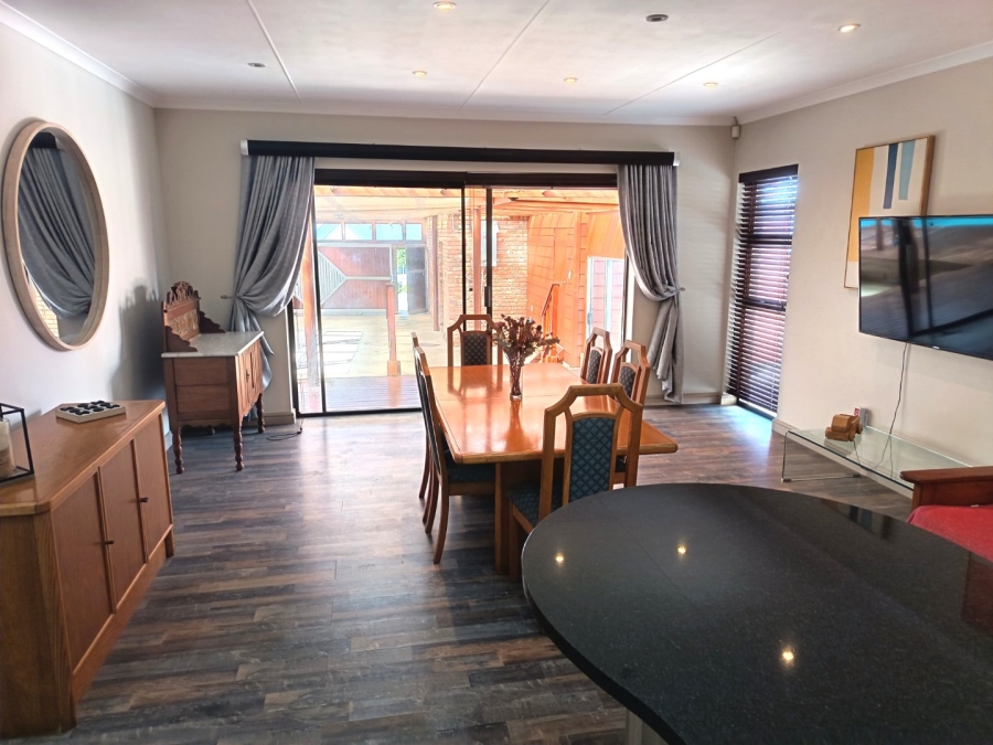 4 Bedroom Property for Sale in Herolds Bay Western Cape